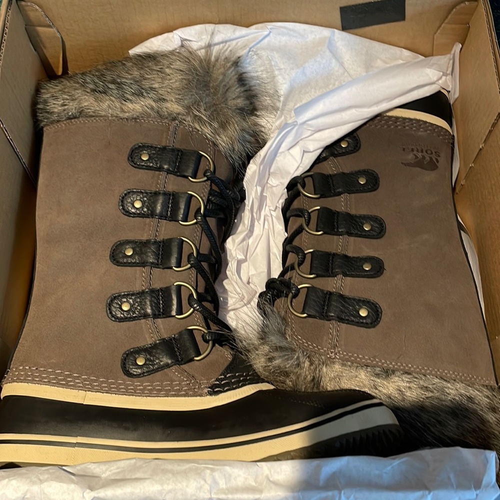 Brand new never worn Sorel boots